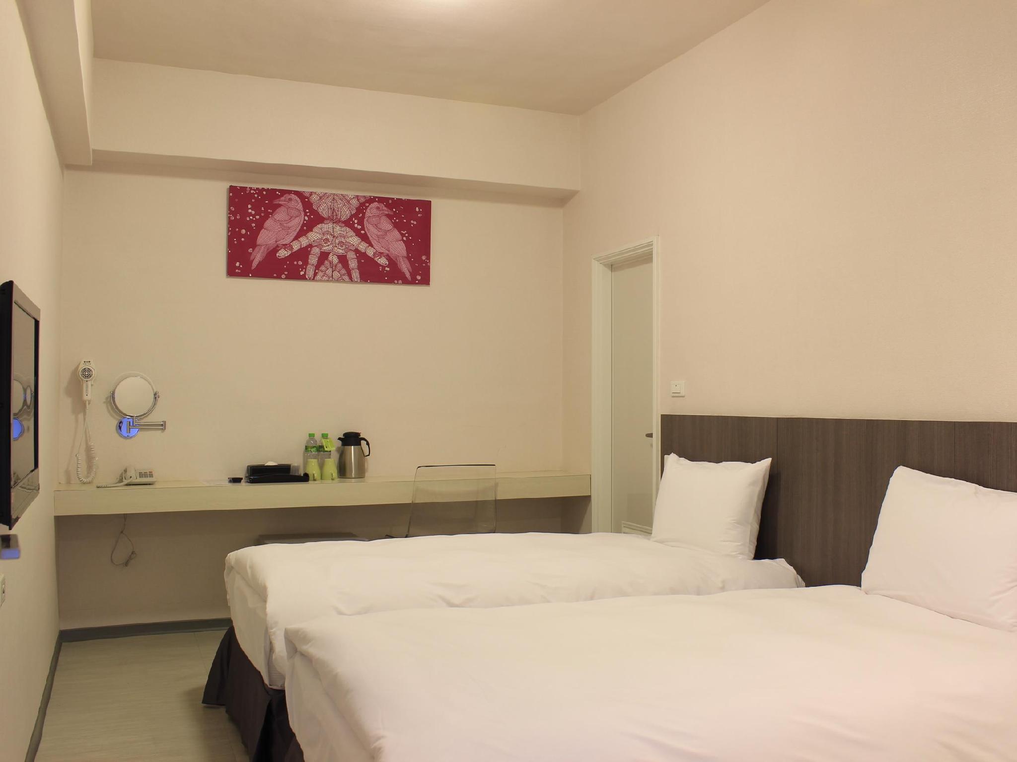 Elegant, Twin Beds, No Window