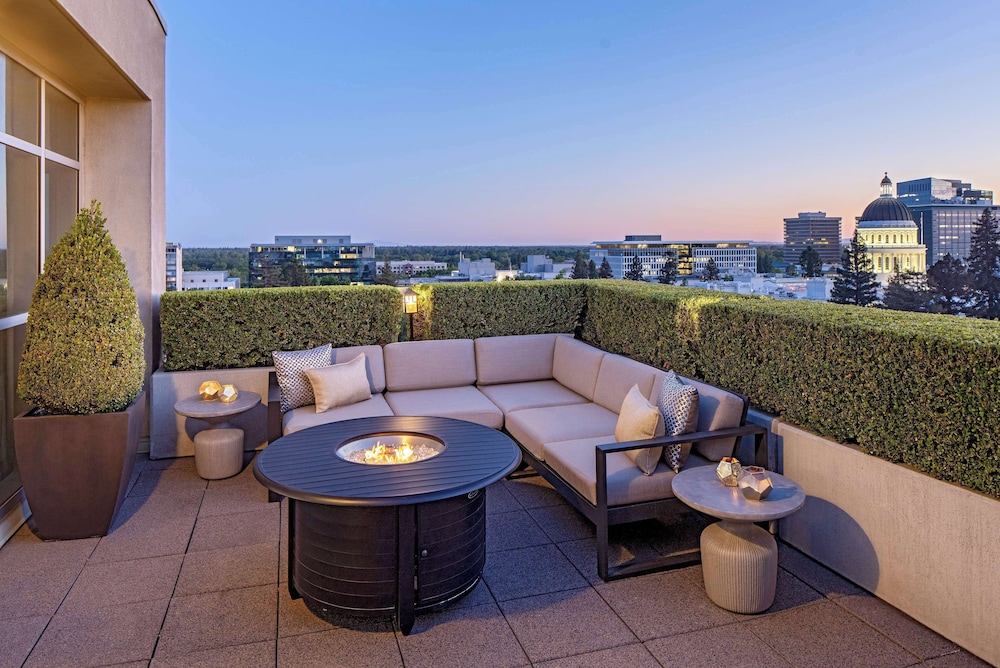 Hyatt Regency Sacramento 37/63