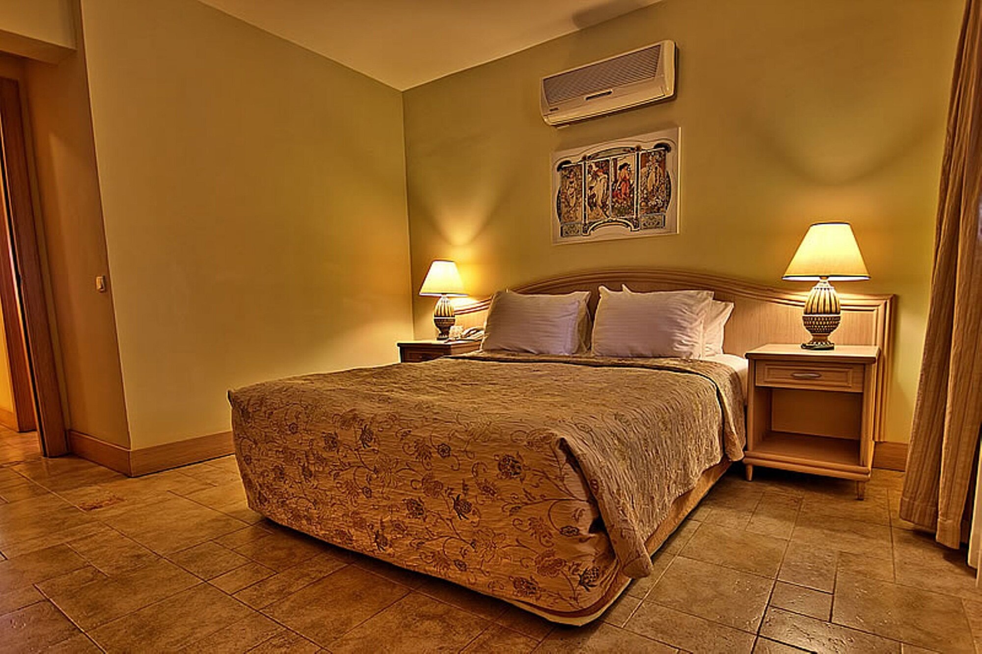 غرفة ديلوكس بسرير مزدوج وسريرين منفصلين، Dalyan Resort 2/10