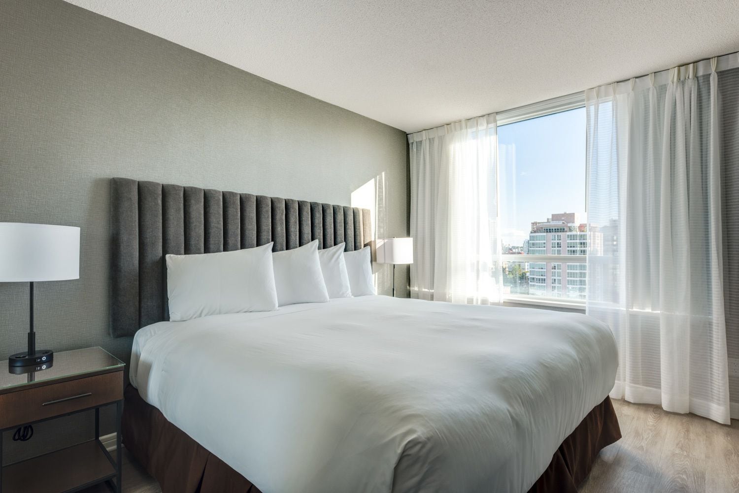 1 BEDROOM, SUITE, KING BED