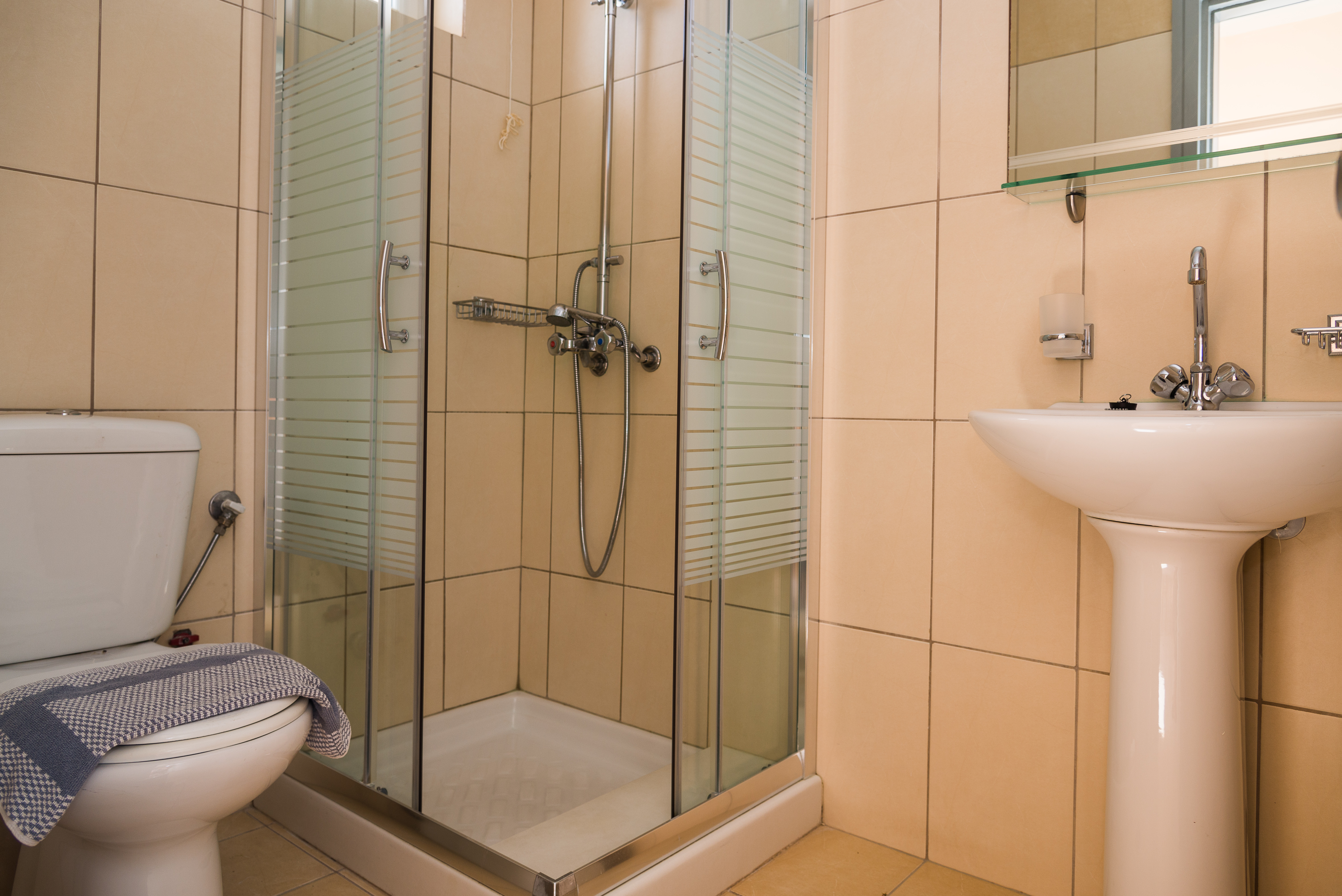 شقة، Hotel Macedonia 3/3