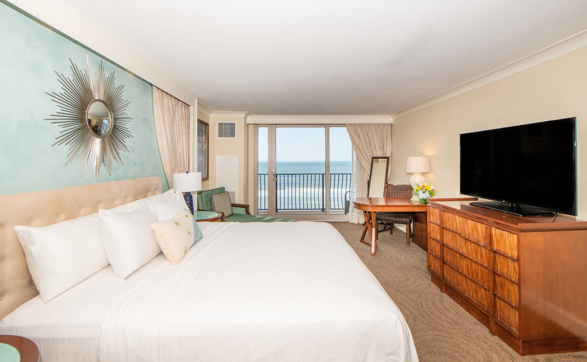 Room, King Bed, Ocean Front, Balcony, Corner