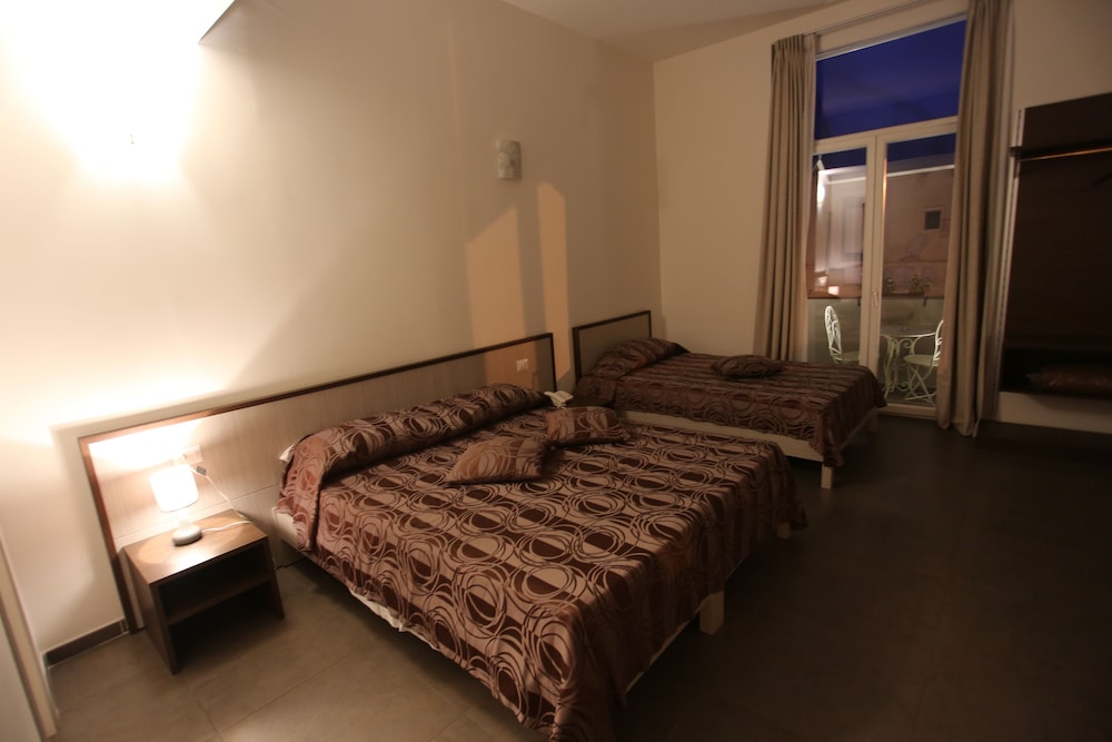 HOTEL EUBEA 48/79