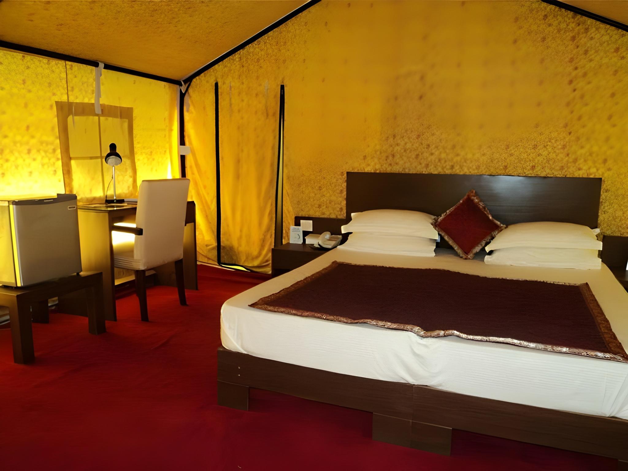Swiss, Tent