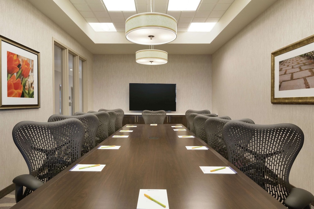 Hilton Garden Inn Pittsburgh Airport South - Robinson Mall 43/48