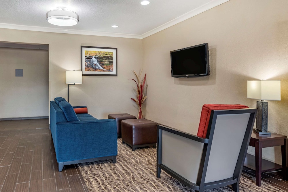 Comfort Inn & Suites Muncie Near University 13/24
