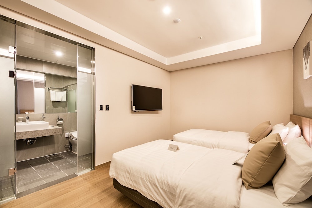 غرفة قياسية بسريرين منفصلين، WD HOTEL 3/4