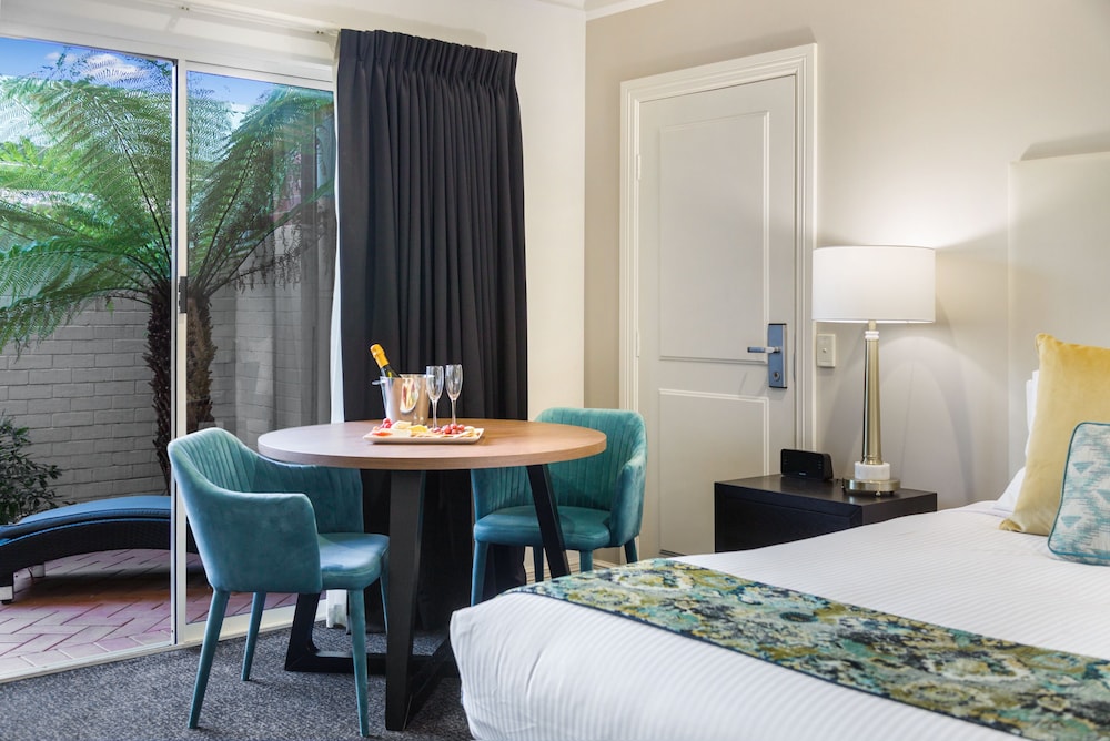 All Seasons Resort Hotel 27/66