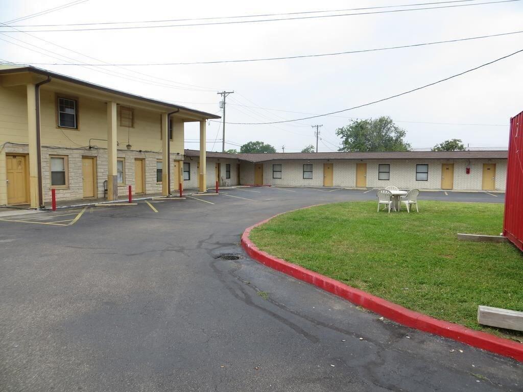 Travel Inn & Suites 20/23
