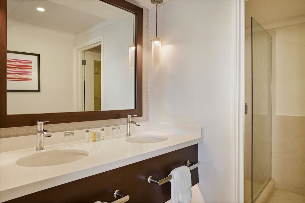Crystal Cove by Elegant Hotels - All-Inclusive 50/50