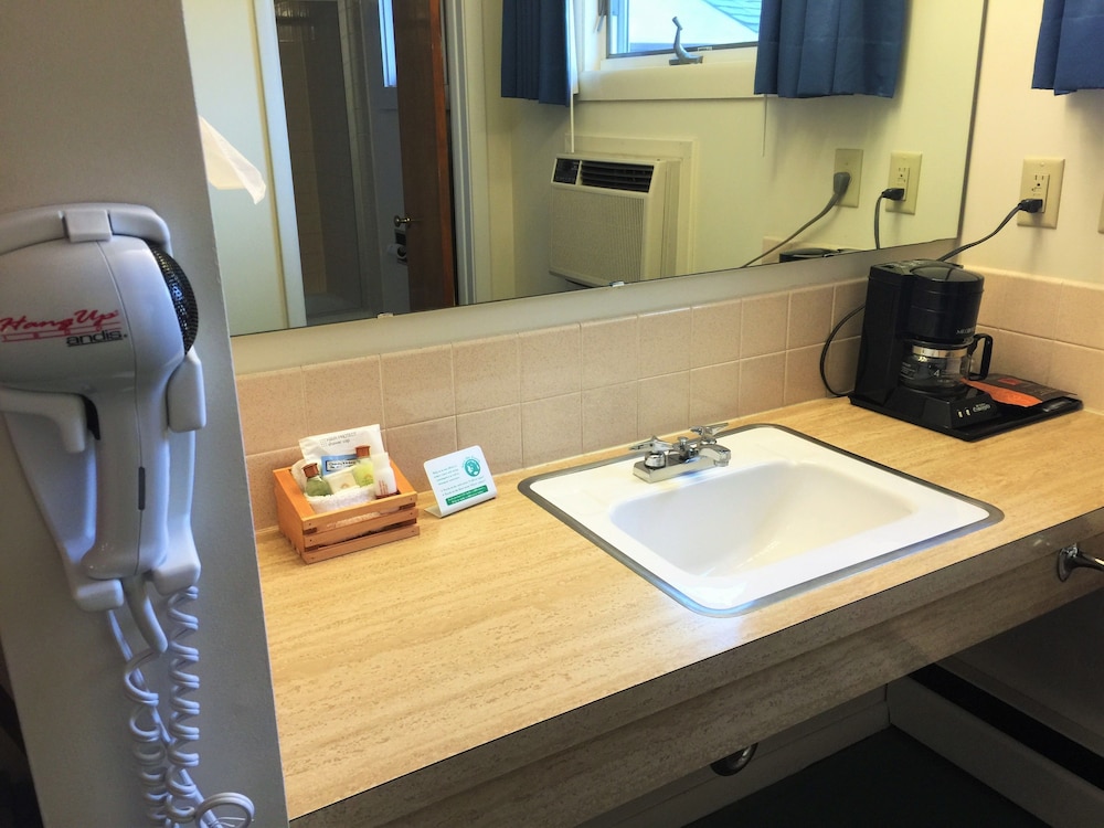 Cedar Motor Inn 29/56