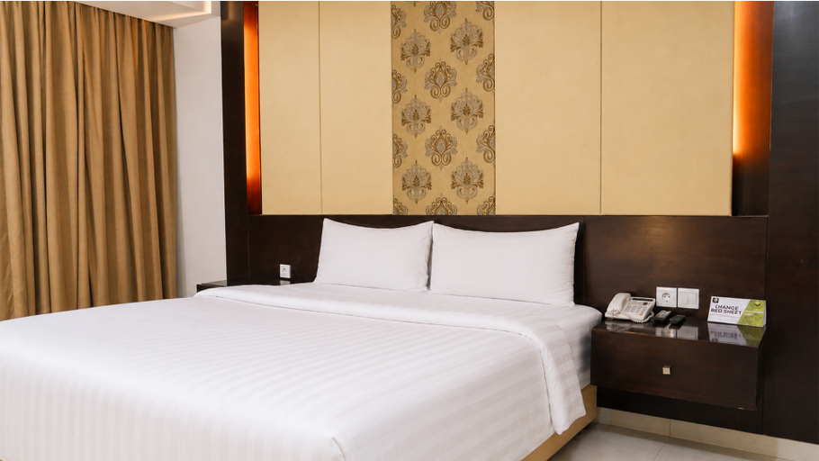 Deluxe, Double Bed, Smoking