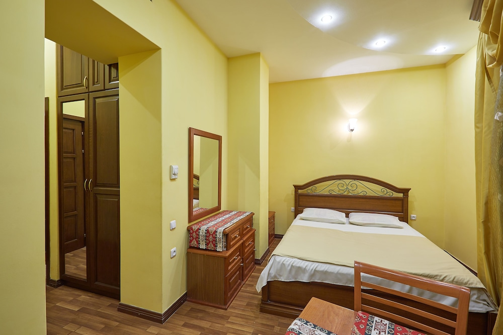 Bella Hotel 39/50