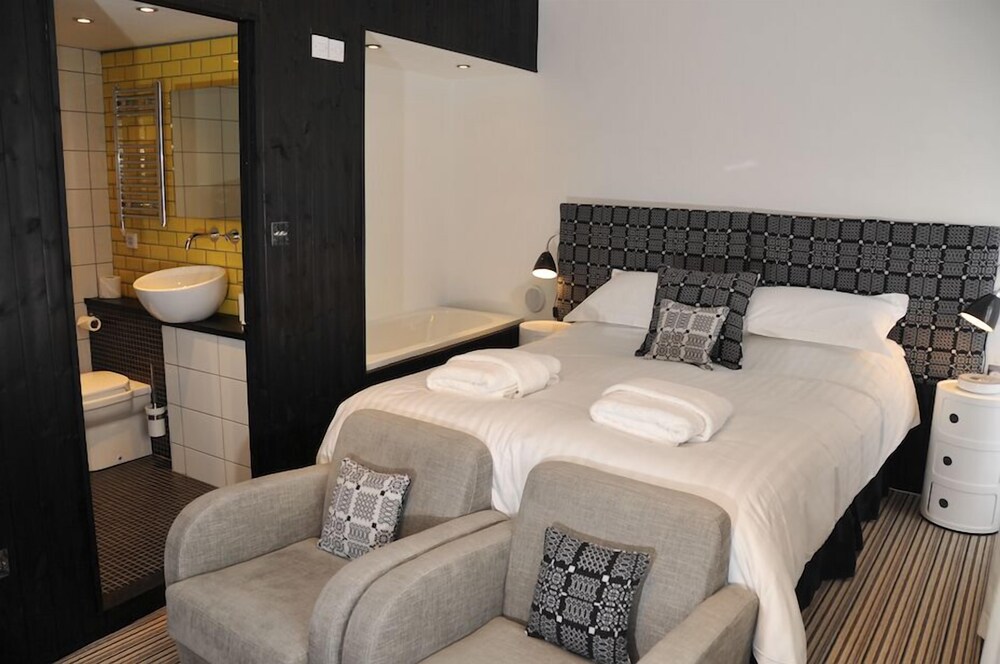 manorhaus Llangollen 38/50
