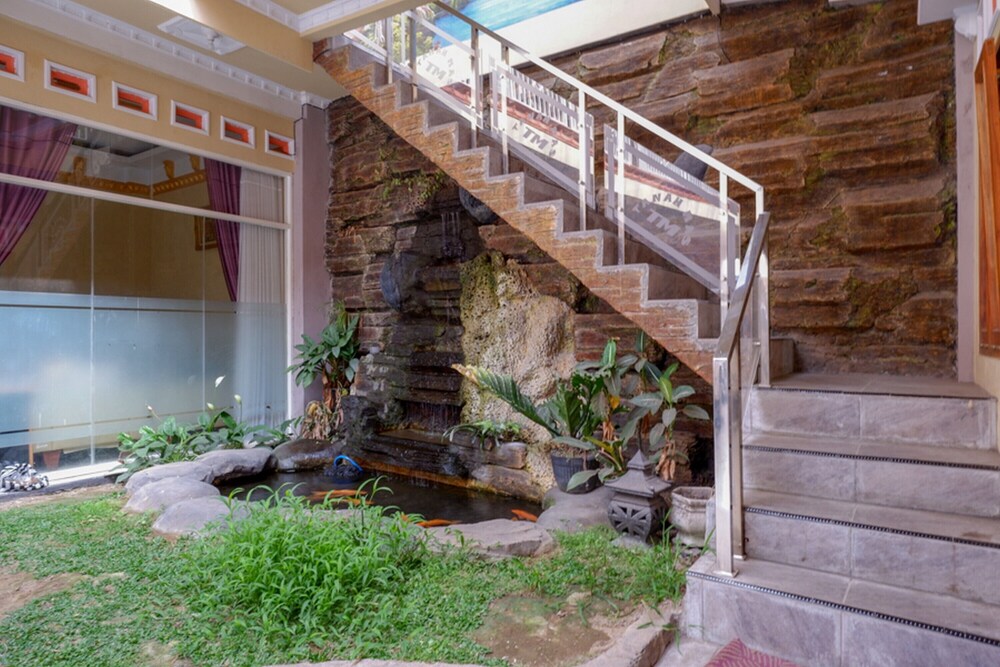 RedDoorz near Desa Wisata Tambi Dieng 6/32