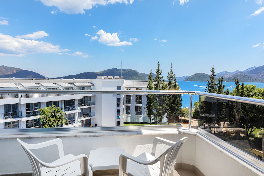 Kaya Maris Hotel 48/50