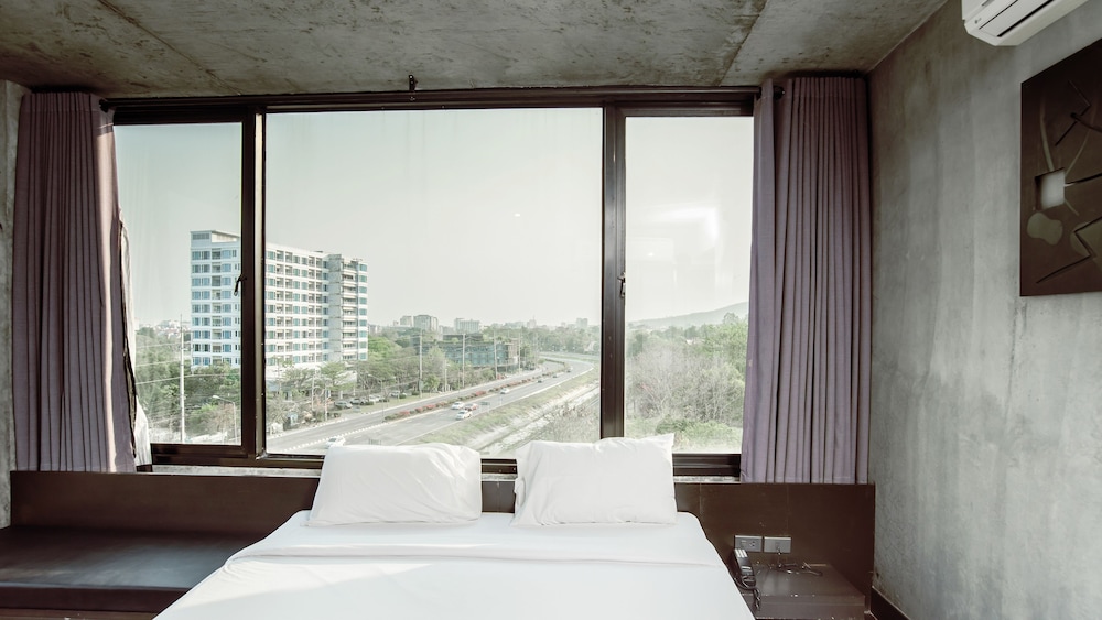 B2 Black Business & Budget Hotel 15/27