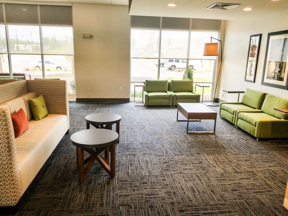 Holiday Inn Express Suites Charlotte Ne University Area 27/40