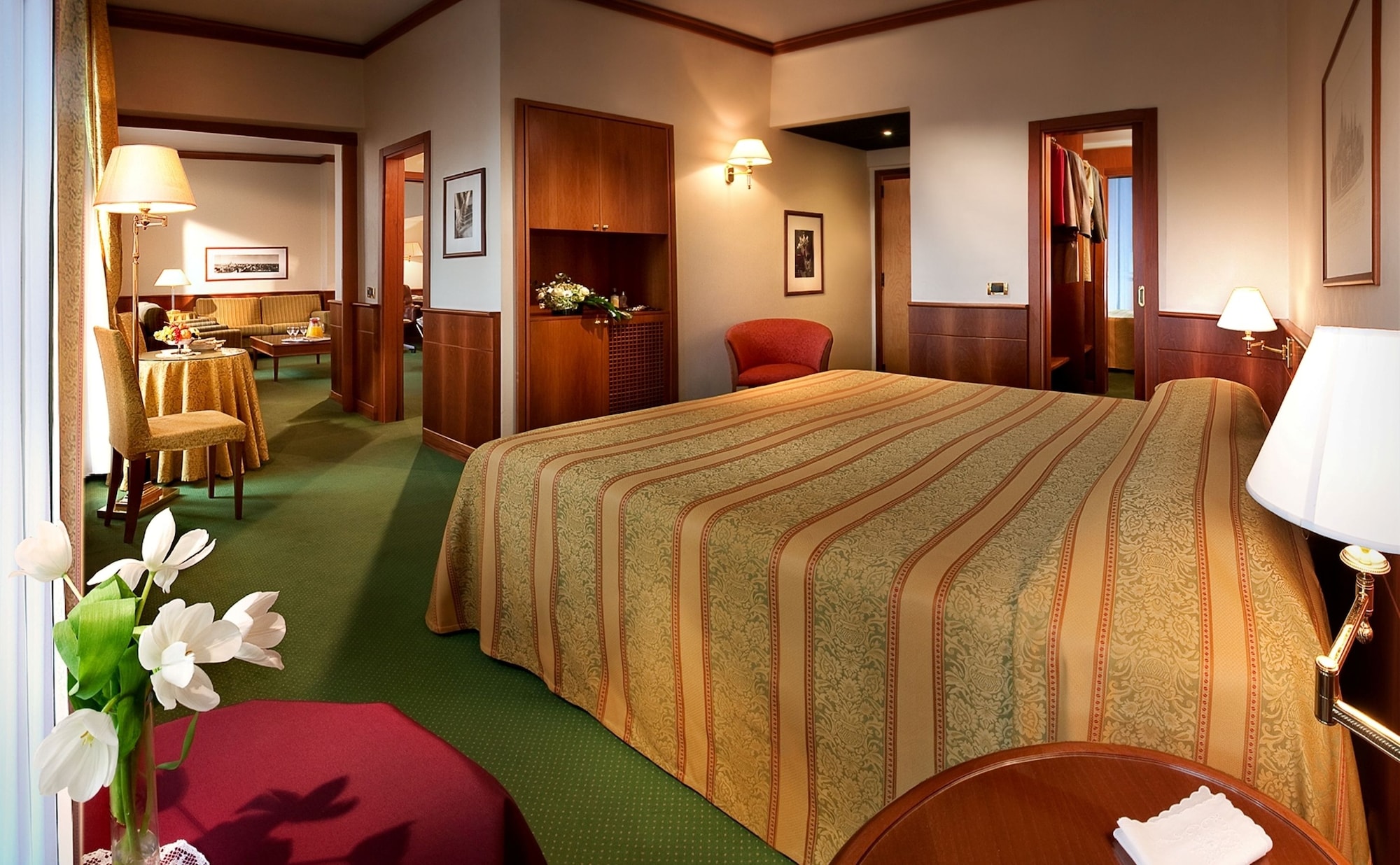 CLASSIC, SUITE