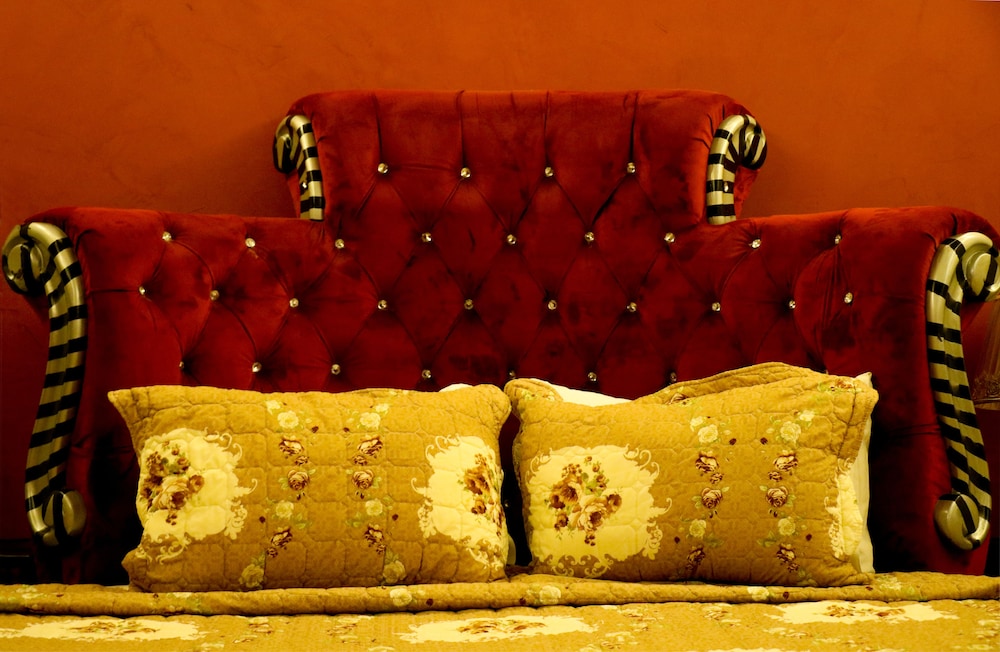 Grand Suites Hotel 40/66