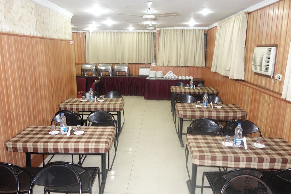 Akash Ganga Hotel 44/48