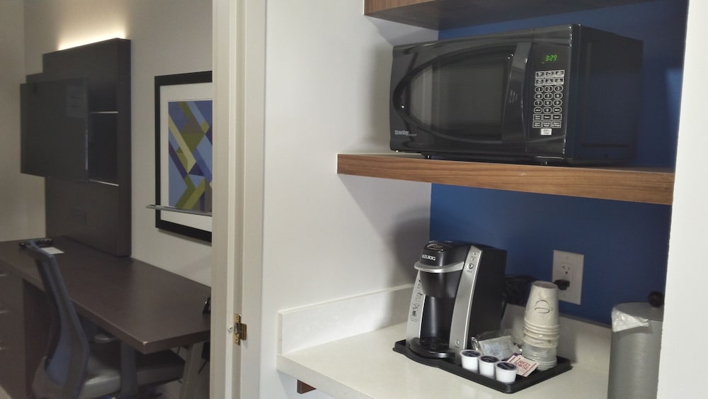 Holiday Inn Express & Suites Mississauga-Toronto Southwest, an IHG Hotel 56/71