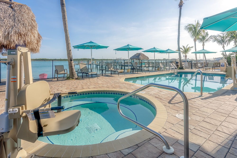 Hutchinson Island Plaza Hotel And Suites 33/63