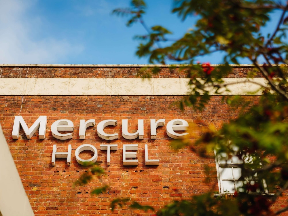 Mercure Southgate Hotel 2/49
