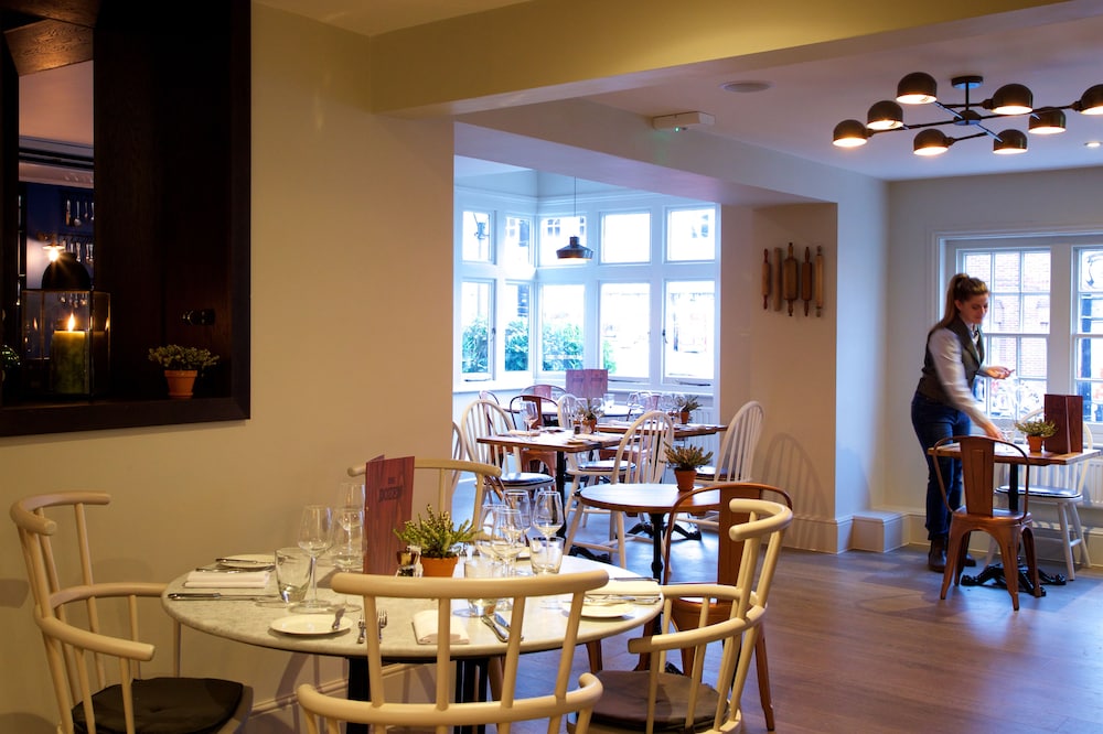 White Horse Hotel 44/46