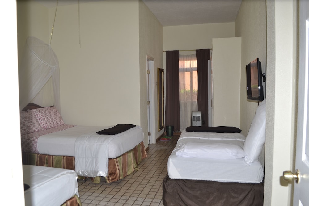 Executive Airport Hotel 15/50