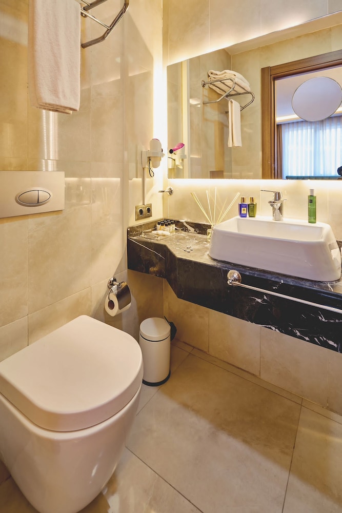 Standard, Queen Bed, Atro Hotel 7/9