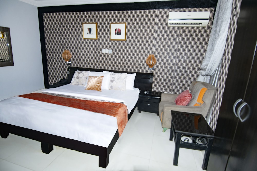 Newland Luxury Apartments 20/50