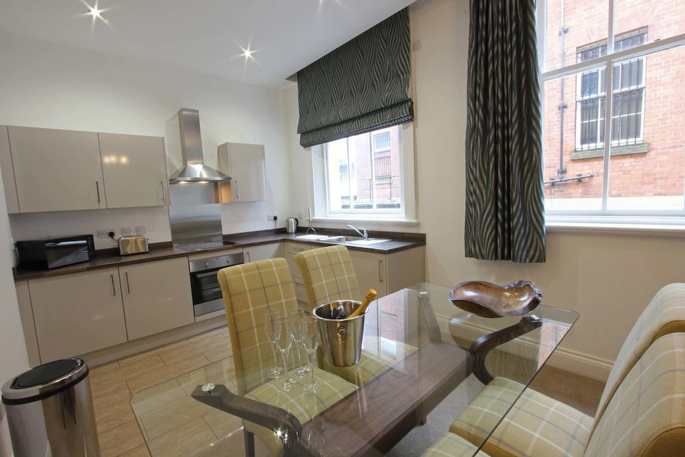 The Castle Collection - 25 Castle Street 23/29