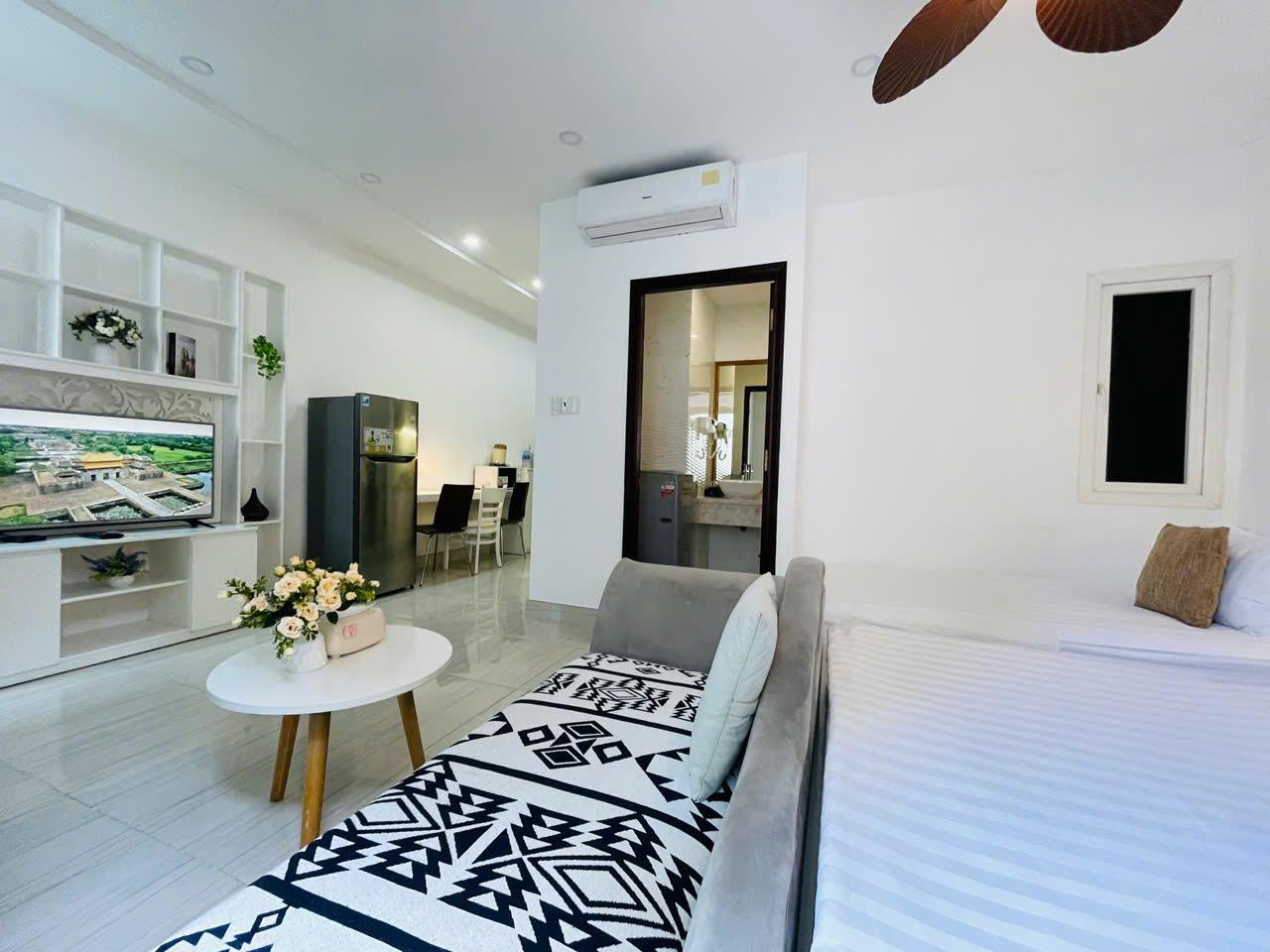 Deluxe, Twin Beds, 1 Queen and 1 Single Bed, Old Port View