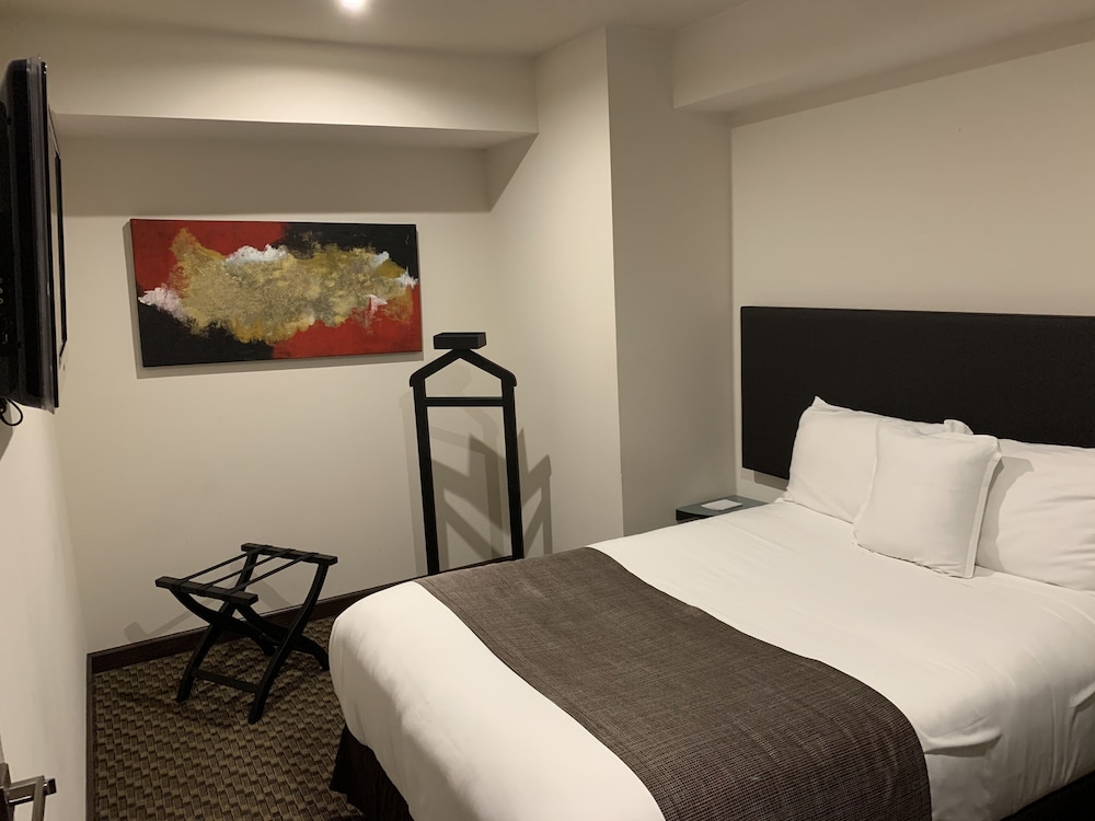 St Isidro Suites Corporate Housing SPA & Wellness Center 12/55