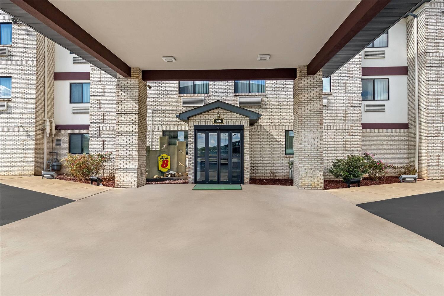 Super 8 by Wyndham Uniontown PA 20/29