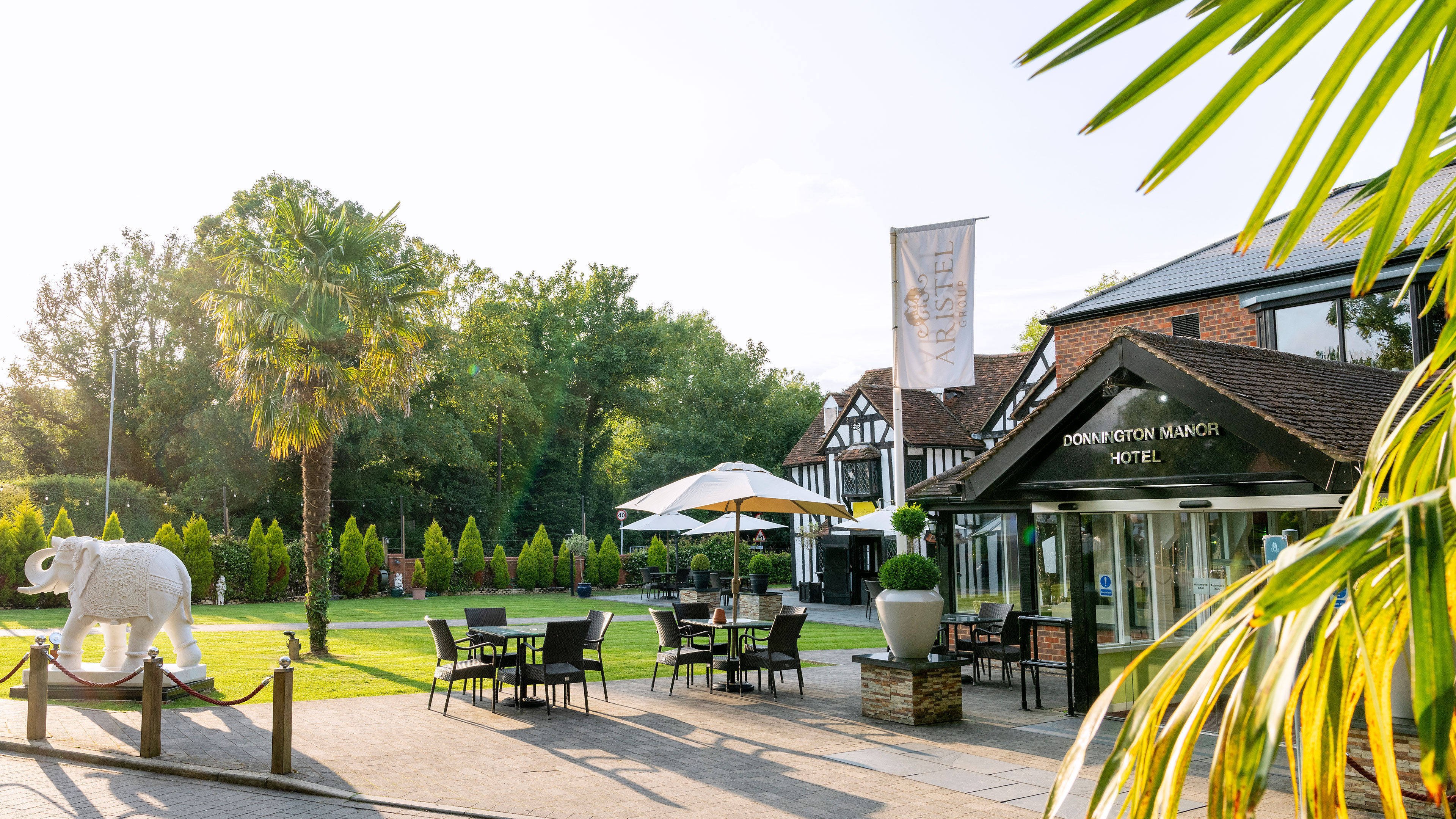 DONNINGTON MANOR HOTEL 25/31