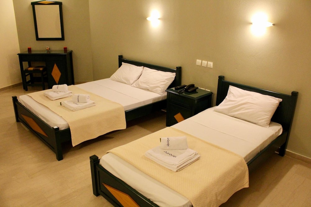 Adonis Hotel 17/57