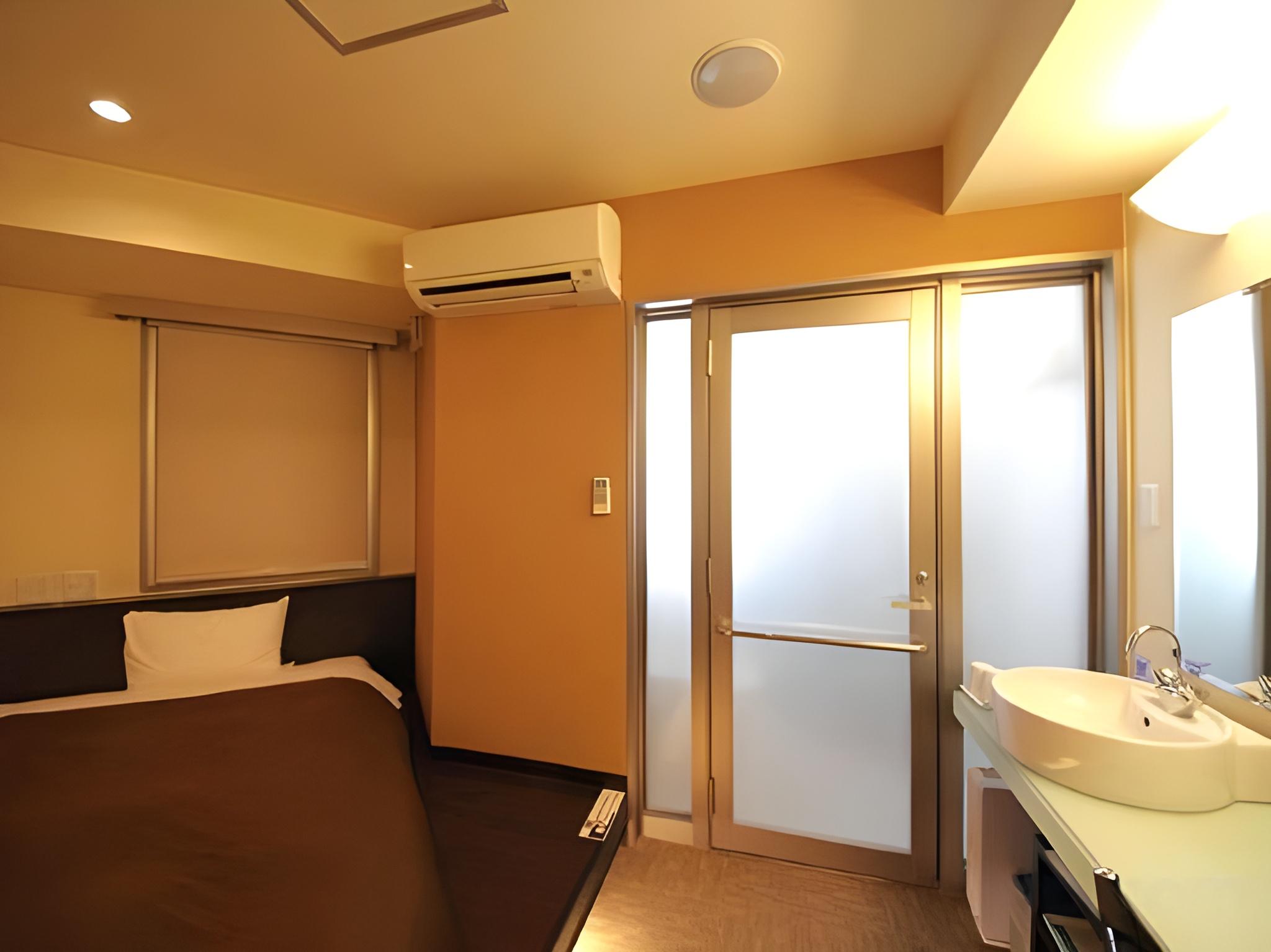 Moderate, Double Bed, Smoking