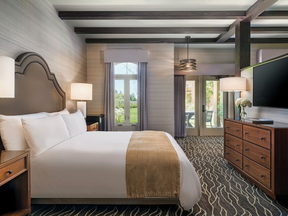 LAVENDER, SUITE, ACCESSIBLE