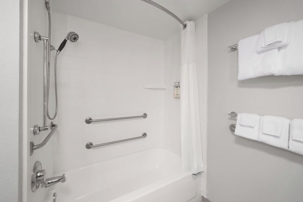 غرفة قياسية بسريرين مزدوجين لذوي الإعاقة، Holiday Inn Express Greenville 8/10