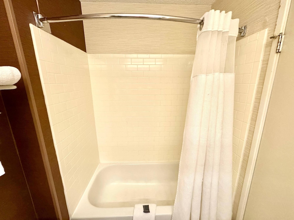 جناح بسرير كينج مع أريكة، Country Inn & Suites by Radisson, Bismarck-Mandan 7/7