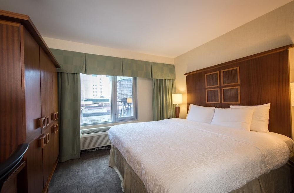 DELUXE, KING BED, TRIBECA VIEW, CITY VIEW