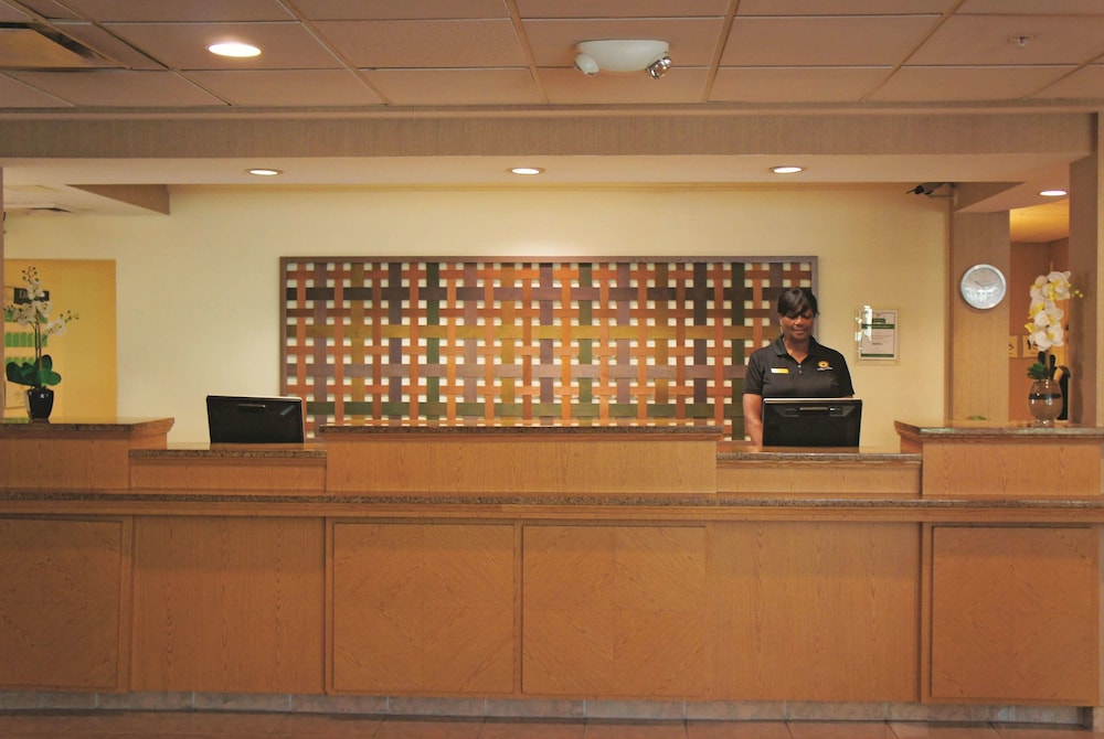 La Quinta Inn & Suites by Wyndham Houston Bush IAH South 10/46
