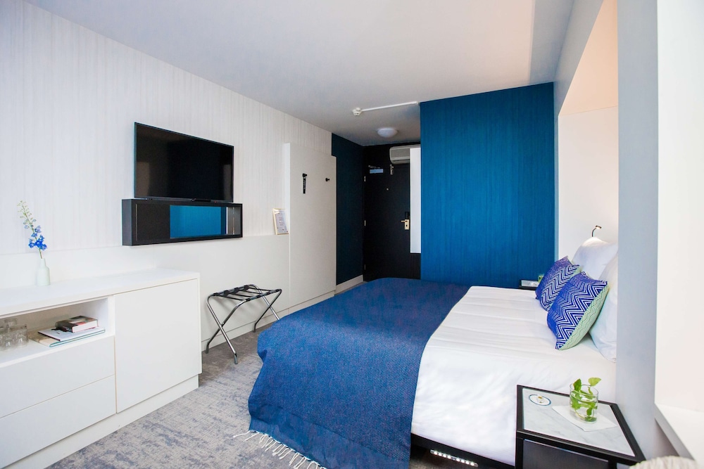 GOLDEN TULIP HOTEL CENTRAL 30/85