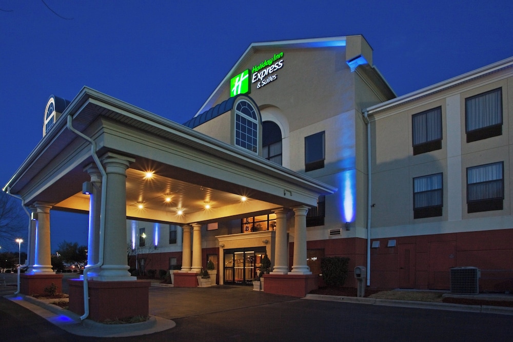 Holiday Inn Express Hotel Suites Laurinburg 2/40