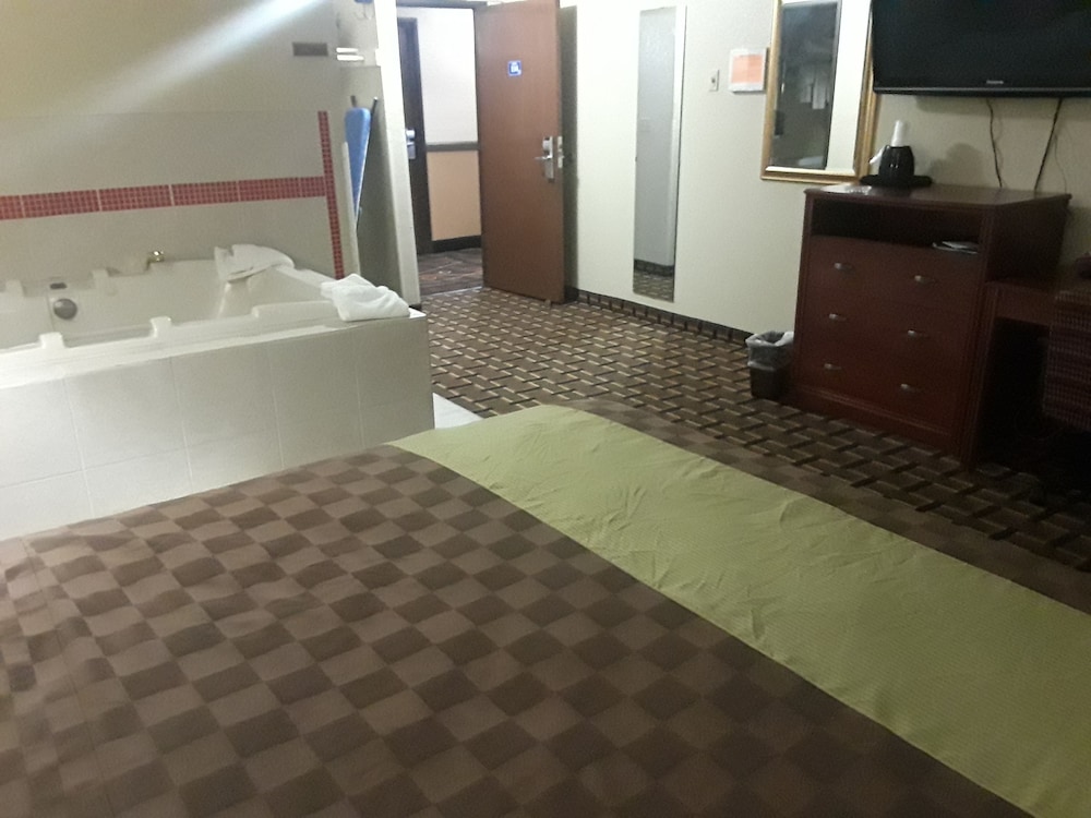 Faribault Hometown Inn & Suites 21/41