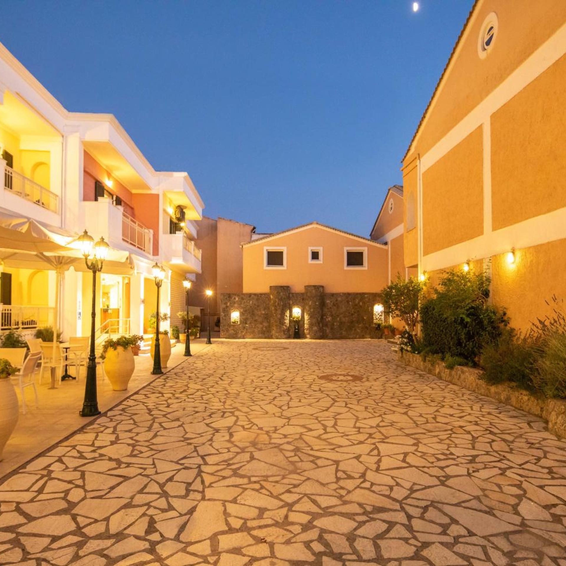 Rossis Beach Hotel 52/58