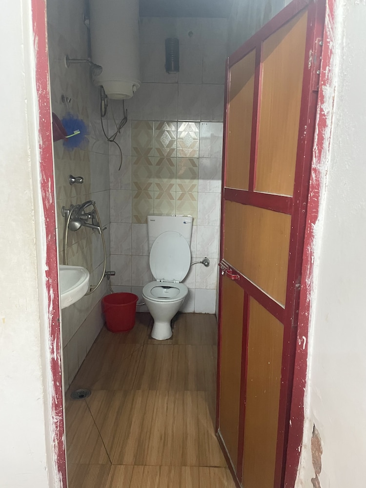ROOM, DOUBLE BED, NO RIVER VIEW, SHARED BATHROOM