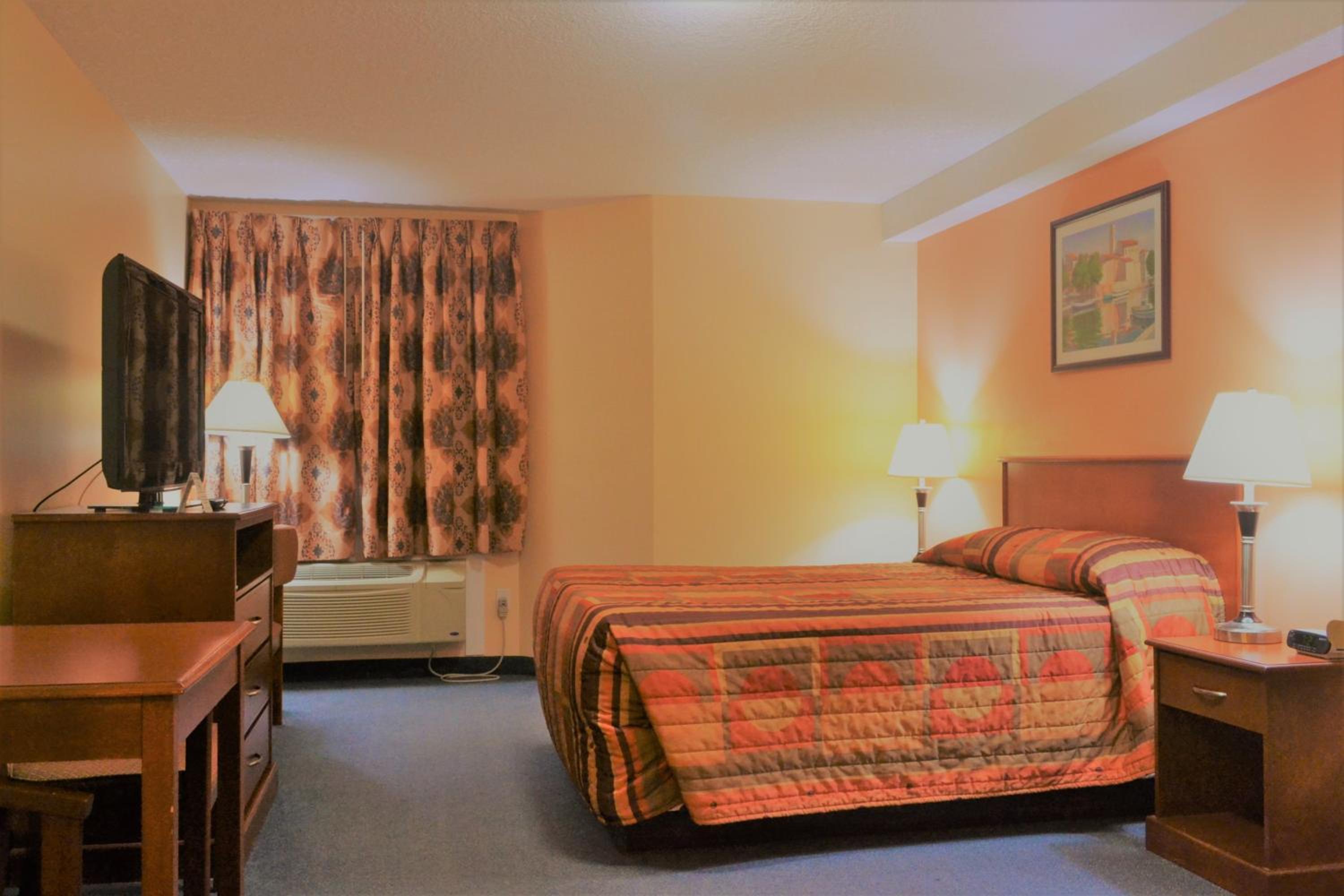 Aurora Park Inn & Suites 6/19